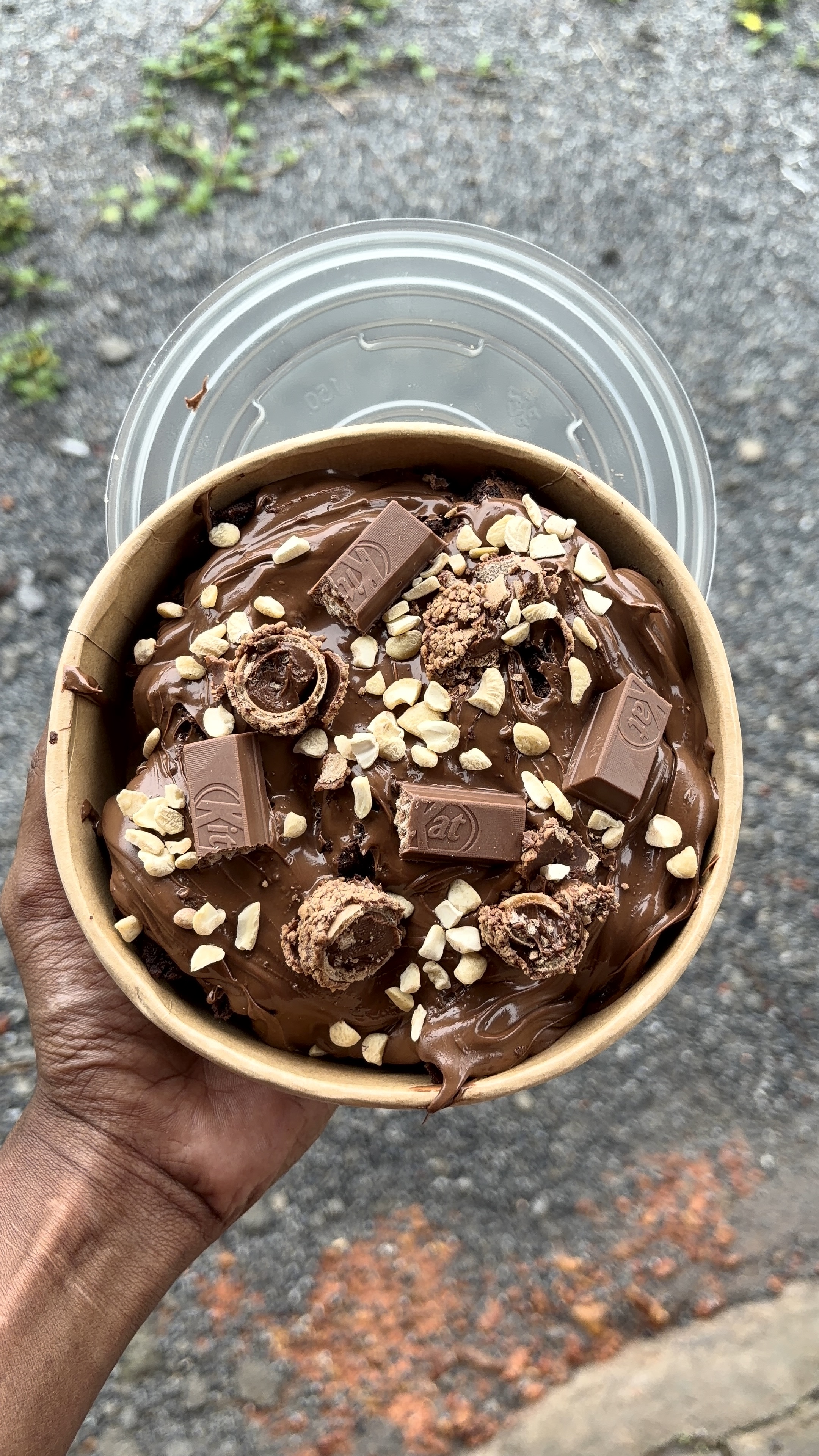 Ferraro Kit Kat nuttela brownie tub